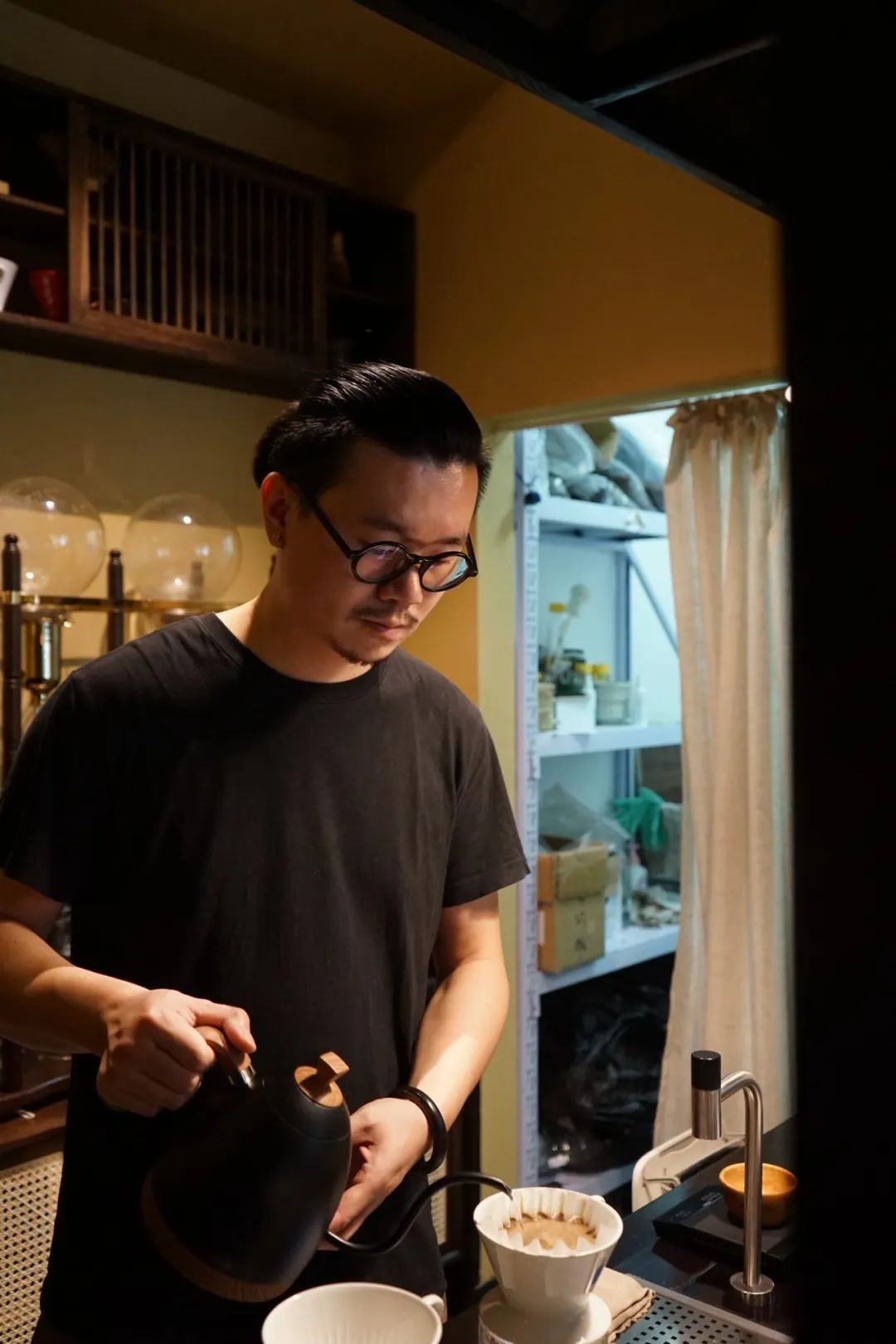 坐在池袋的咖啡店，想起点将台的燕子风铃