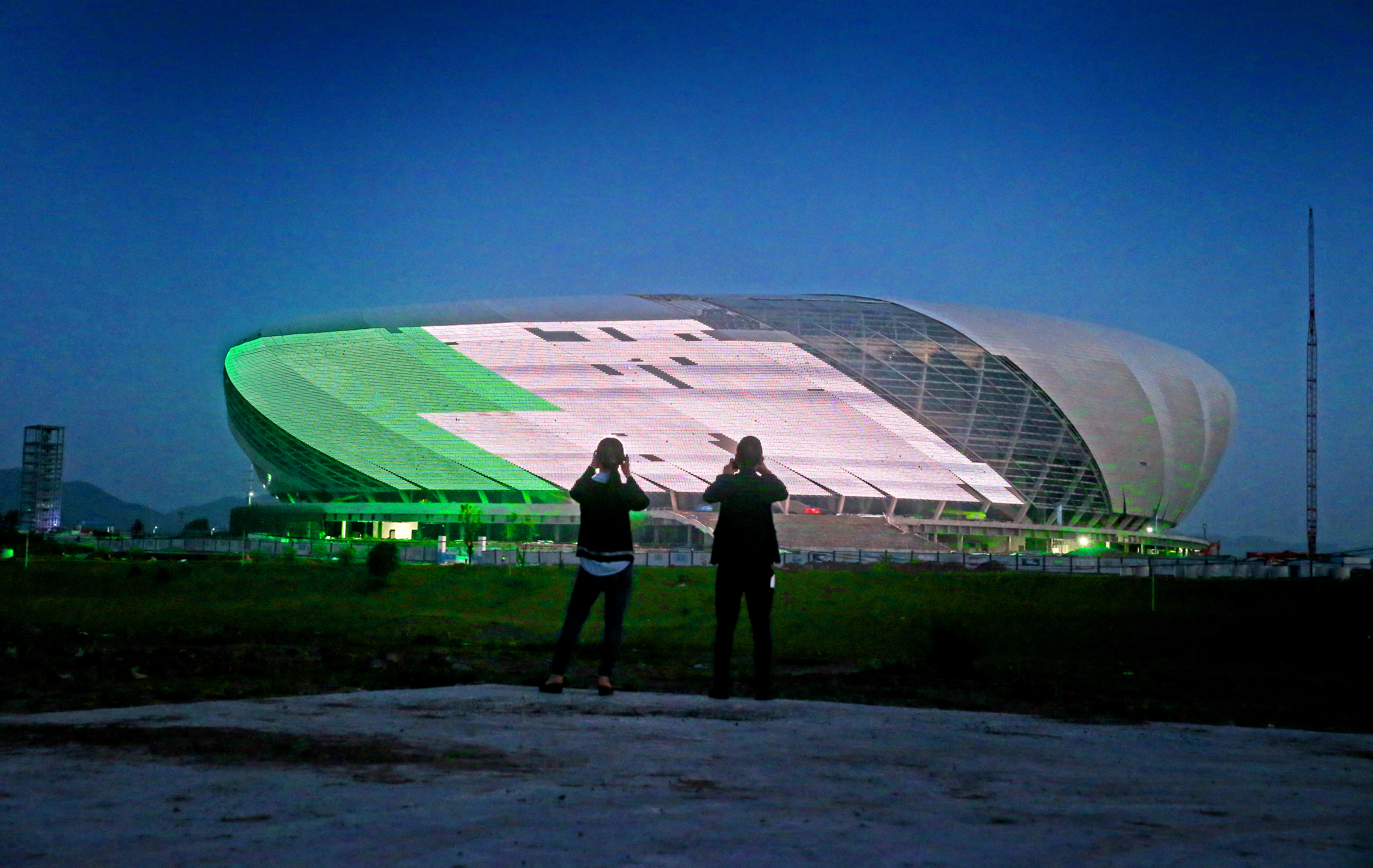 龙兴足球场5月1号有灯光秀吗,龙兴足球场灯光设计