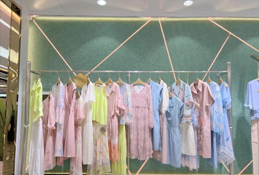 LILY夏品牌折扣女装桑蚕丝连衣裙上衣裤裙穿搭