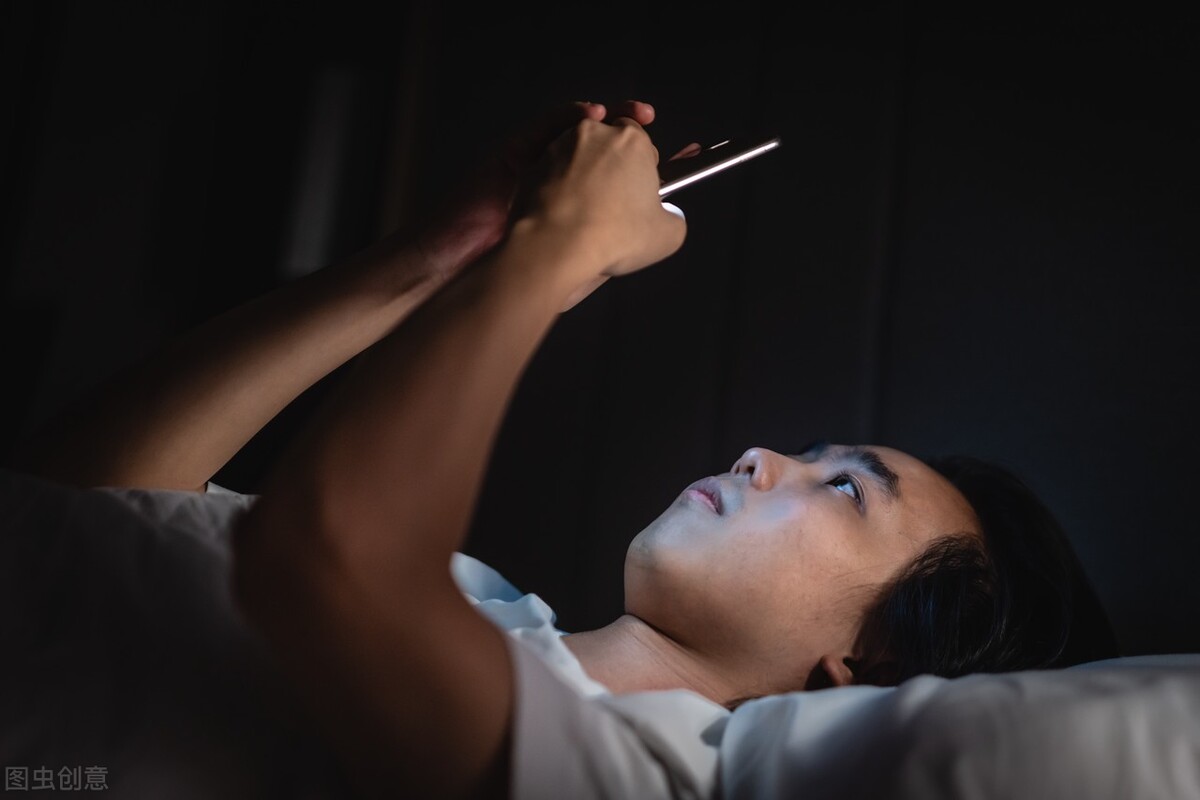 白天嗜睡昏昏欲睡什么症状,白天嗜睡是什么病的前兆