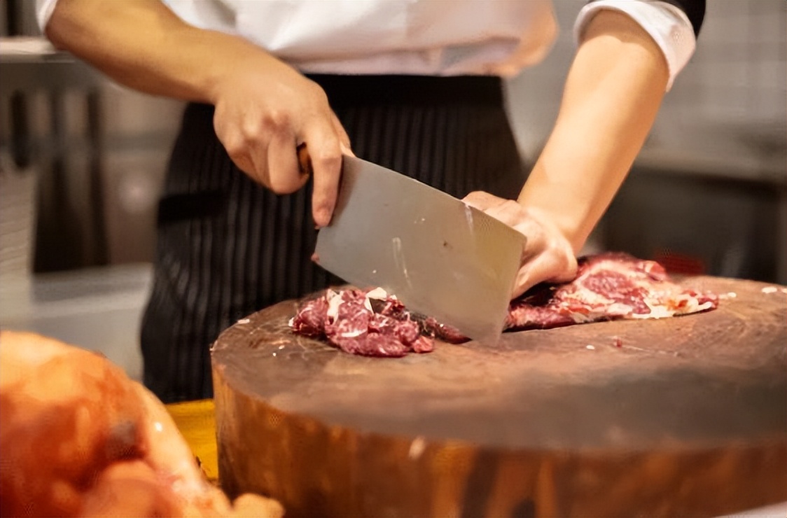 做牛肉3个月赚120万,牛肉加工厂一头牛能挣多少钱