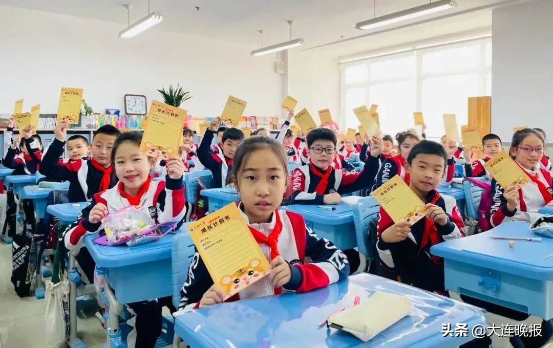 太阳当空照花儿对我笑儿童歌曲,太阳当空照花儿对我笑