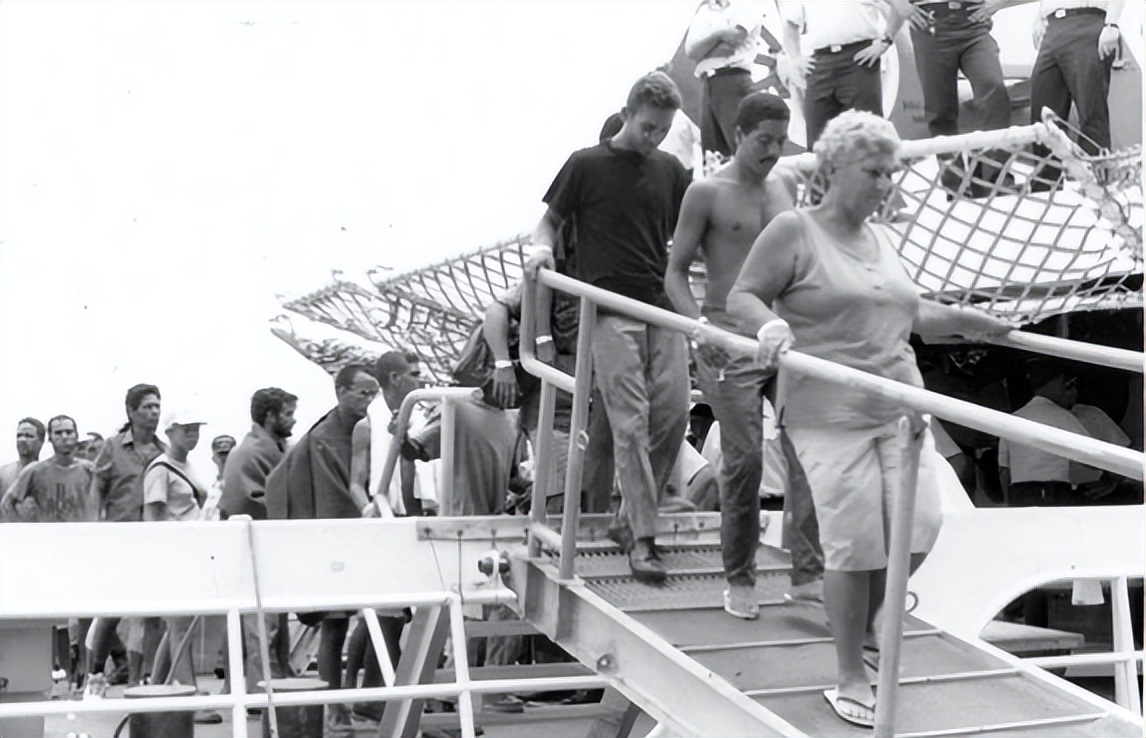 古巴三名女犯被押解回国,古巴15万囚犯