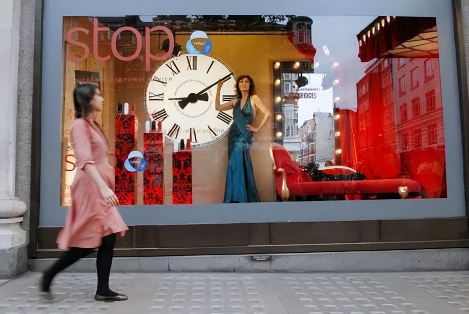 那位曾靓绝时尚圈、串起欧洲上流社会的超模为何落魄至此……