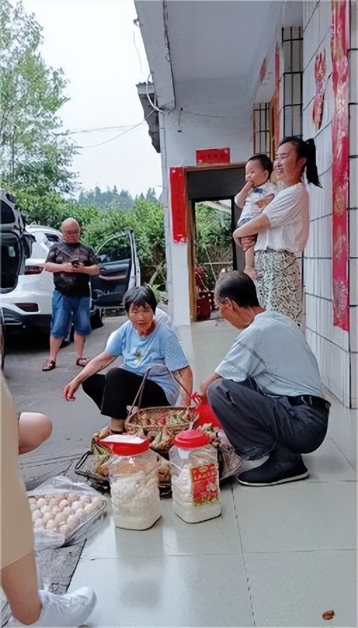 爸爸带我们看猴子