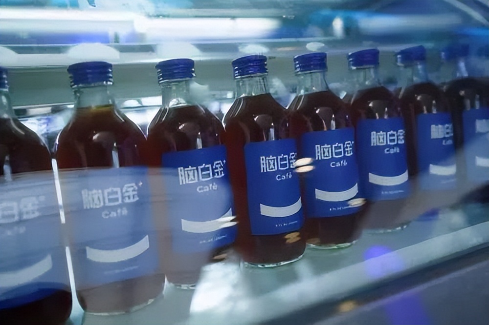 财商快报|胡润发布U40青年企业家榜，张一鸣蝉联首富；疯狂小杨哥回应1亿元买楼；脑白金咖啡首店落地上海