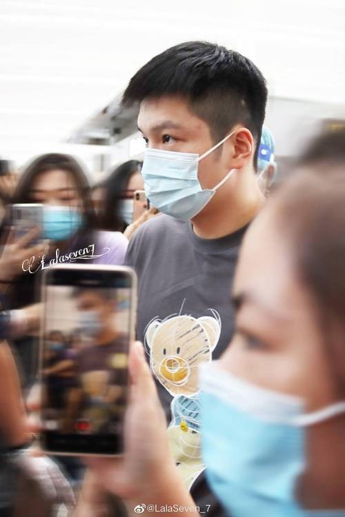 梁靖崑“球拍插裆”、粉丝互撕，体育界究竟怎么了？