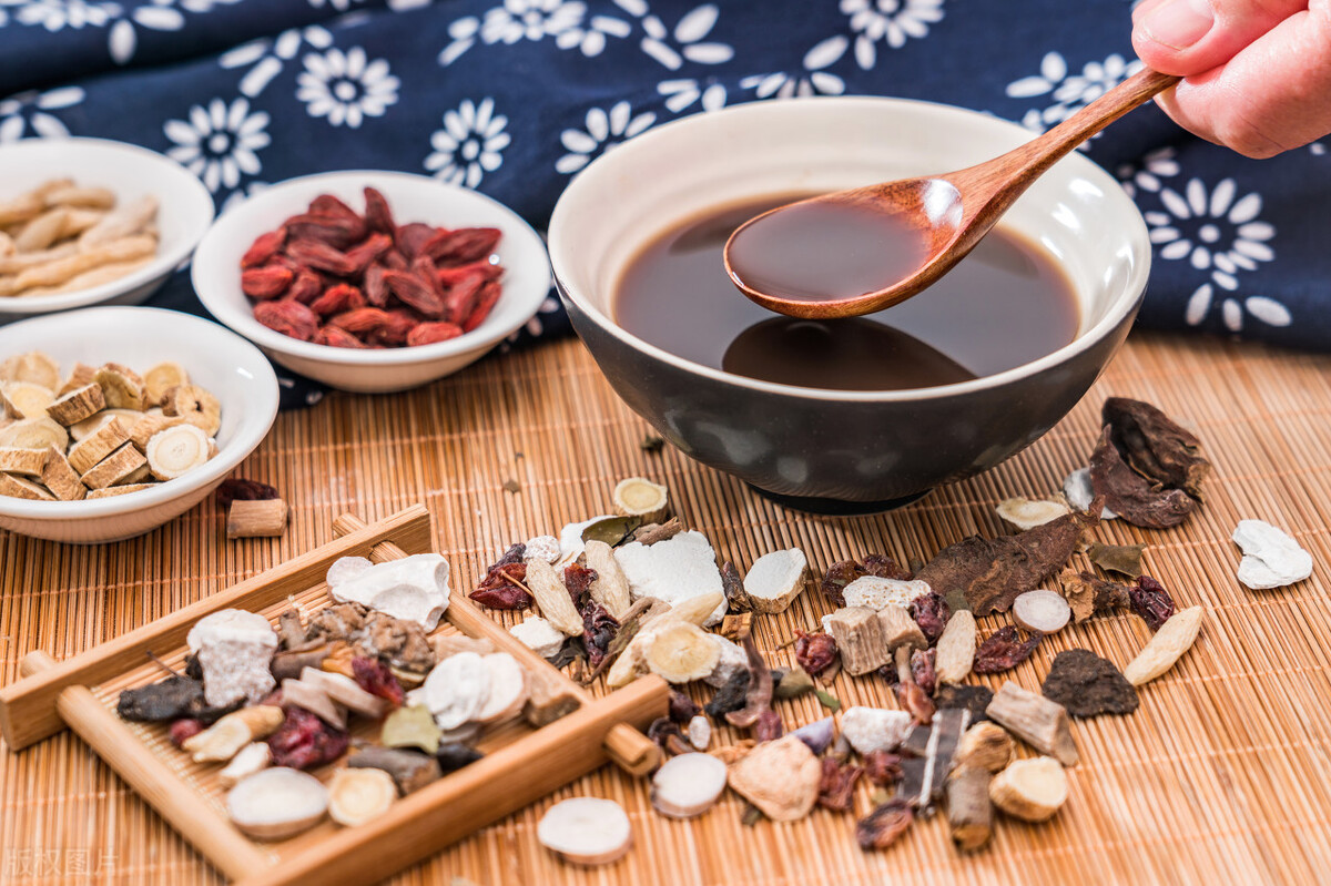 每天很懒容易犯困怎么回事,天天困发懒怎么回事