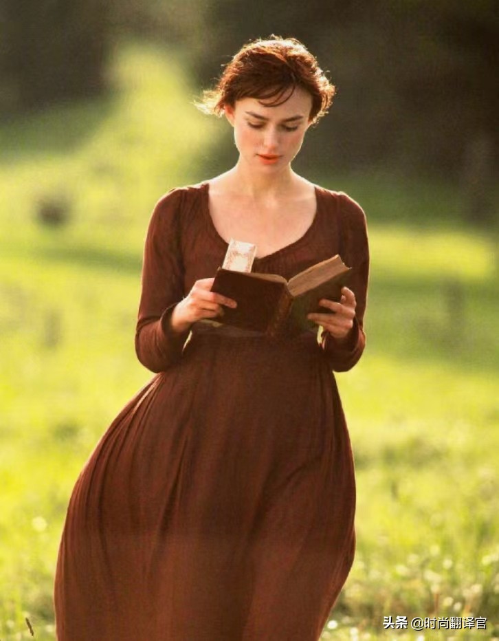 看了这位英伦玫瑰的小腿，我才明白为什么她偏爱锥形裤和长裙