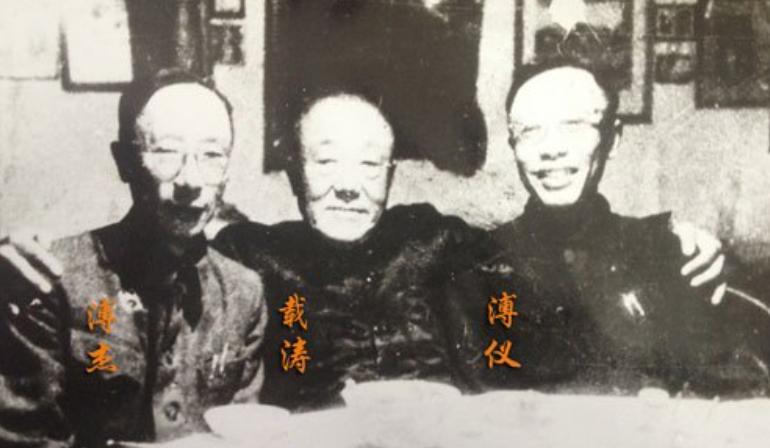 清朝末代王爷，宁摆地摊也不*国卖**，毛主席：安排他当个“弼马瘟”