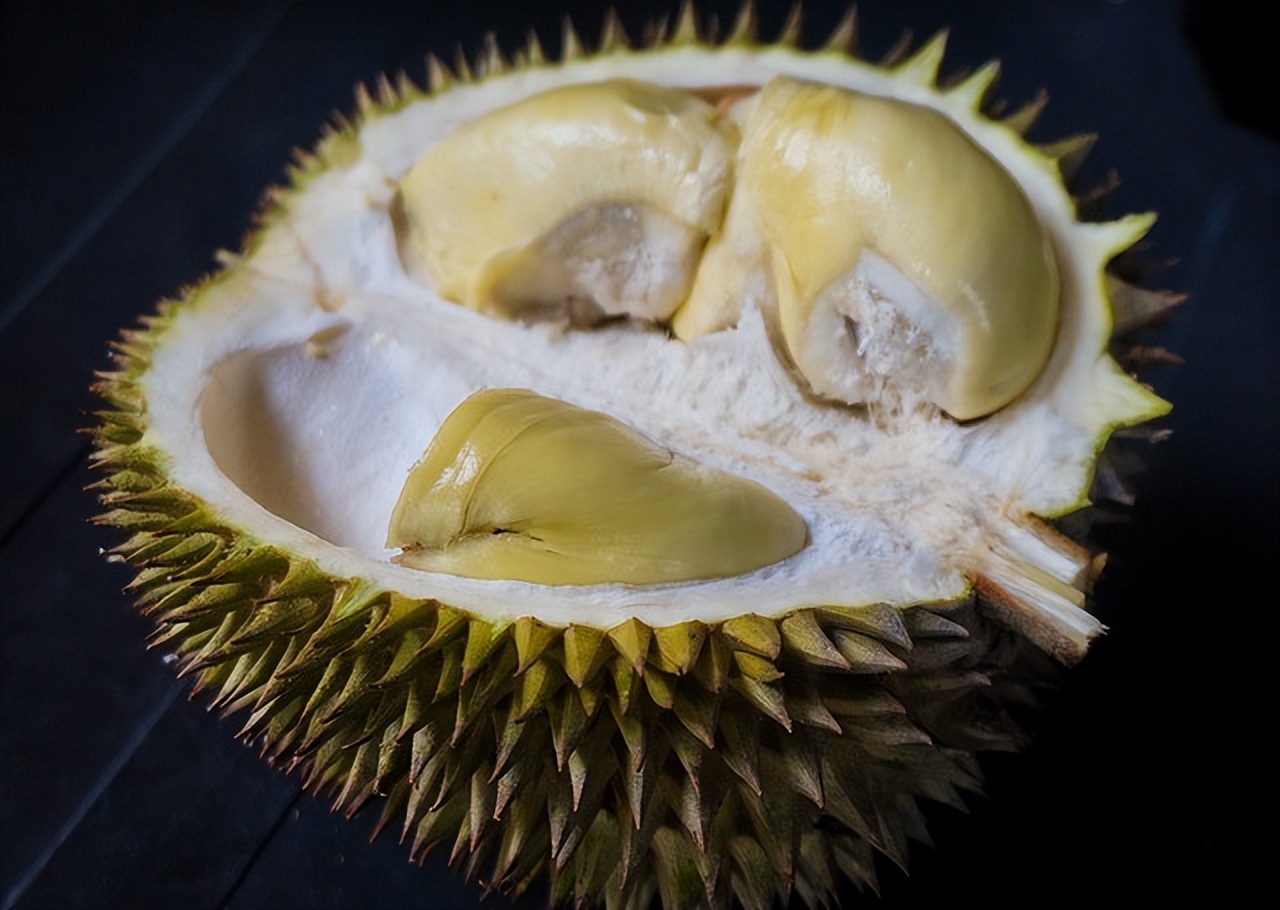 猫山王跟金枕榴莲哪种贵,猫山王榴莲跟骆驼榴莲哪个更贵