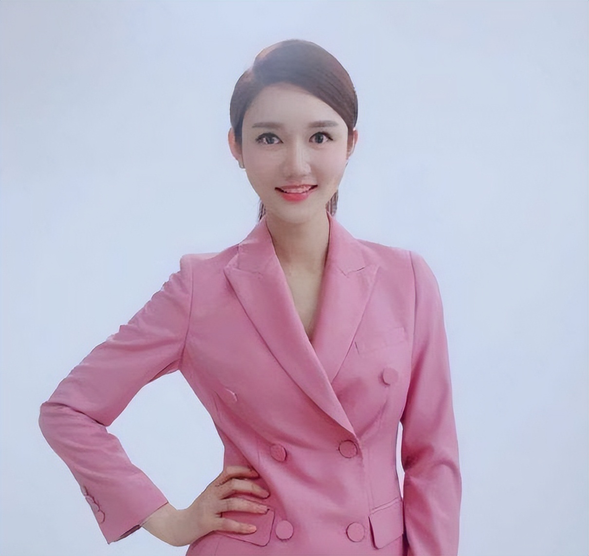 春晚主持人董卿周涛朱迅李思思,春晚主持人董卿朱迅周涛