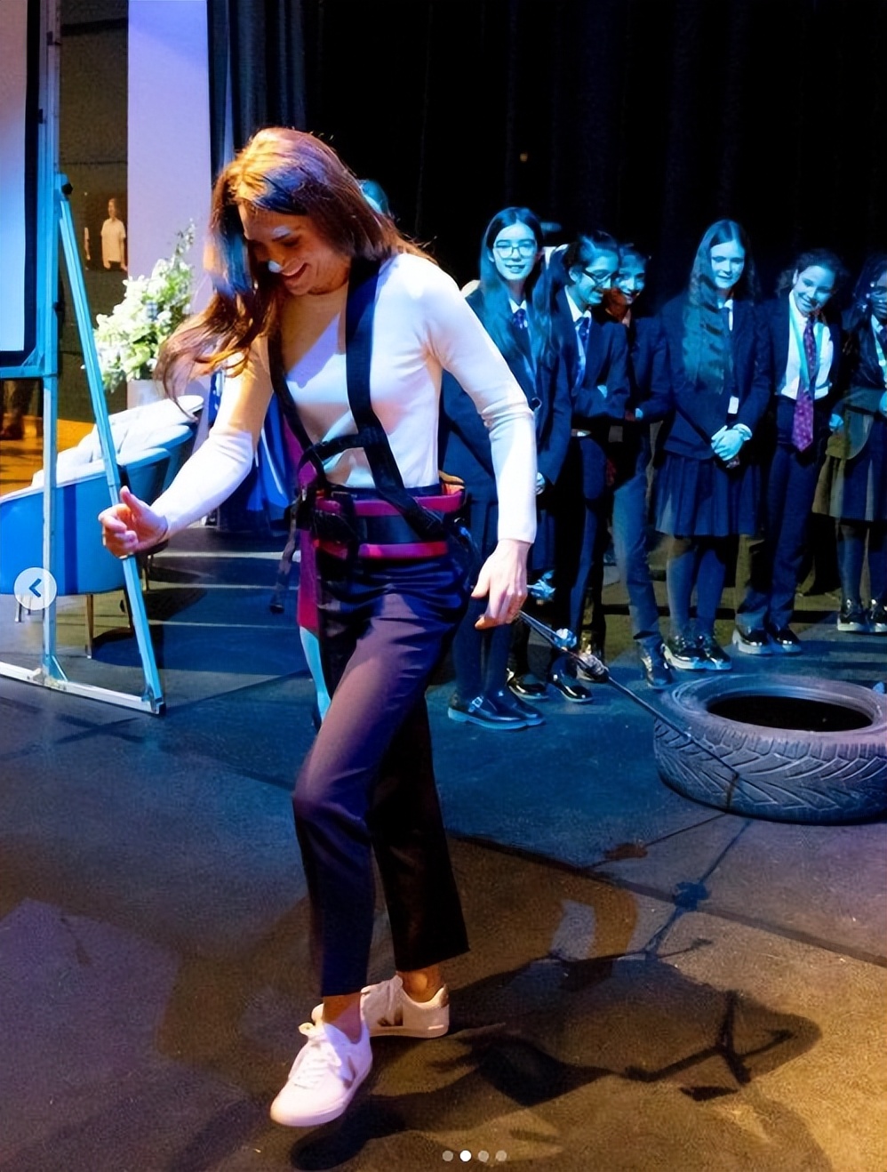 凯特王妃新款时尚穿搭,凯特王妃zara红裙