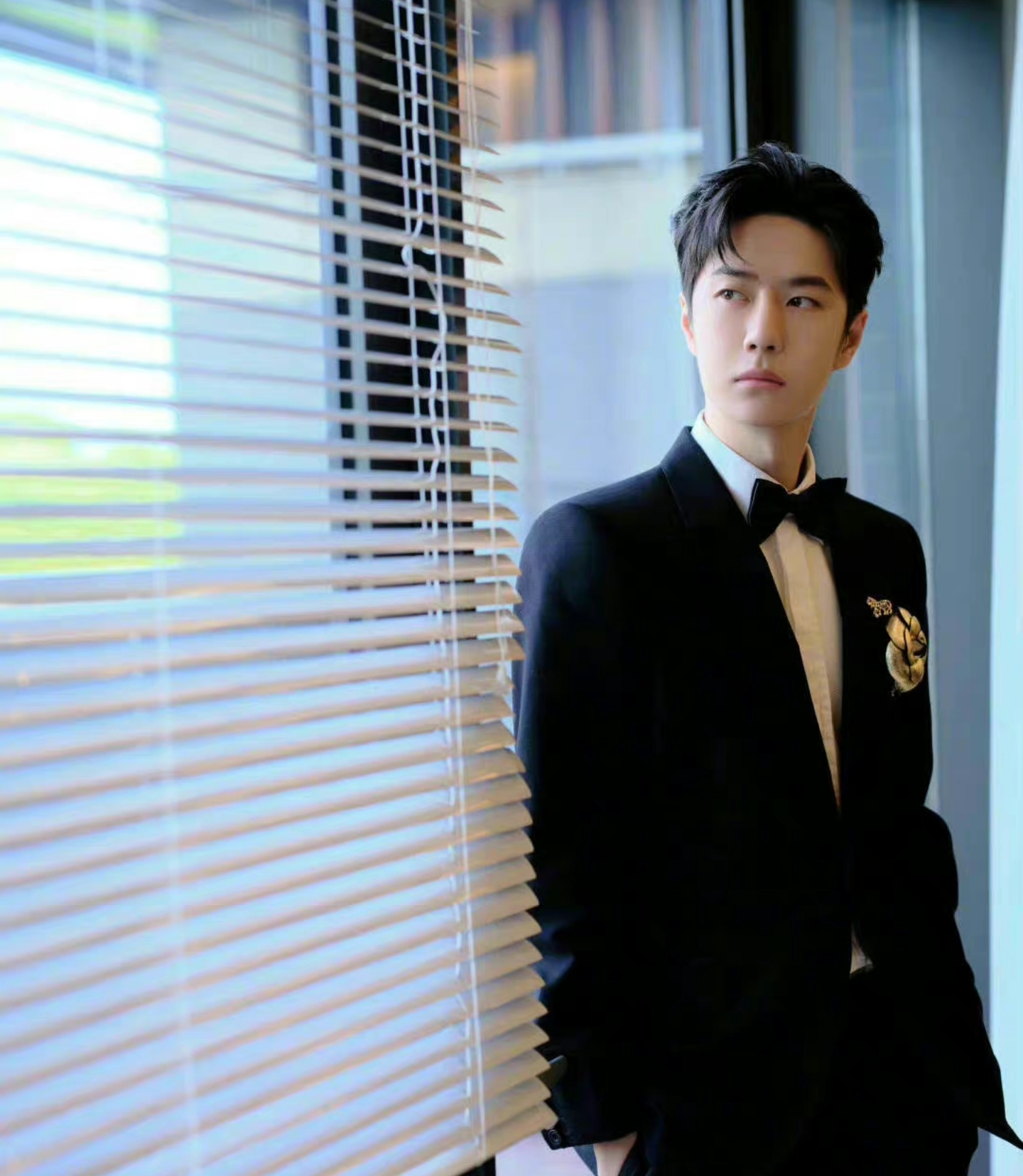 娱乐圈曝出大瓜，王一博与顶流女星关系暧昧，女方年纪大会照顾人