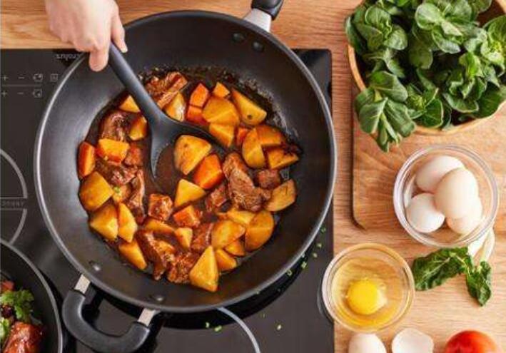 不粘锅会释放有毒物质吗,不粘锅有划痕到底有没有毒