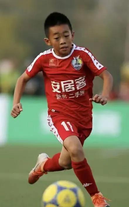 放弃北大加入青训,放弃清华选择国外青训足球