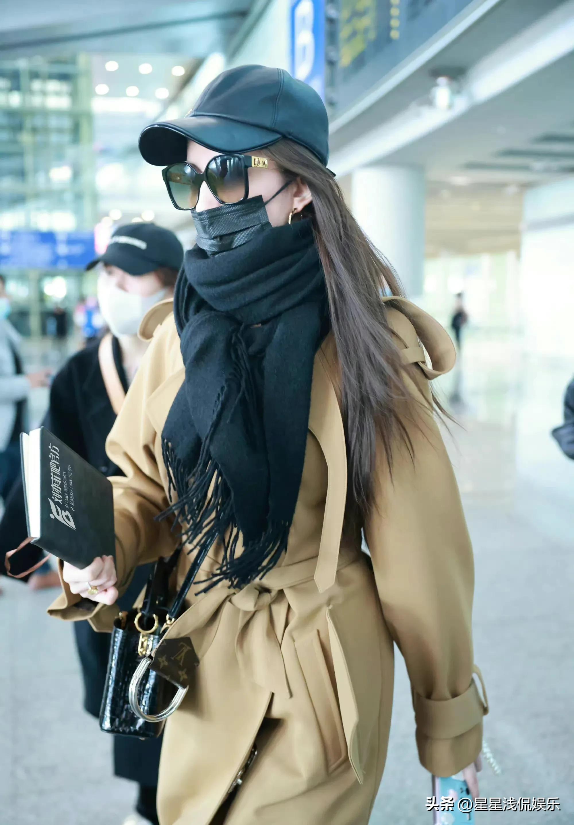 刘亦菲巴黎时装周2016,刘亦菲看lv时装造型