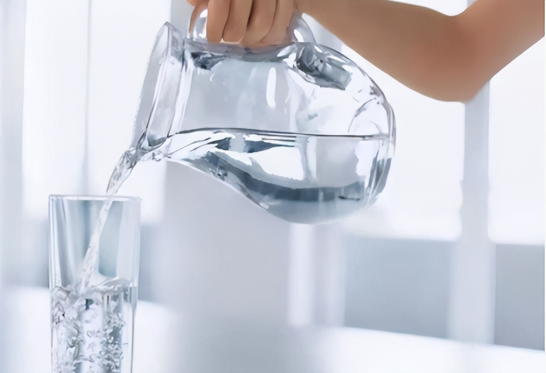 嗓子里面总有痰，痰多吐不完？教你3招，切断“生痰之源”