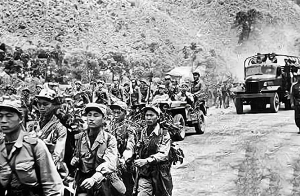 郭忠田排长消灭215个美军，全排零伤亡，秘诀是人手一把小铁锹