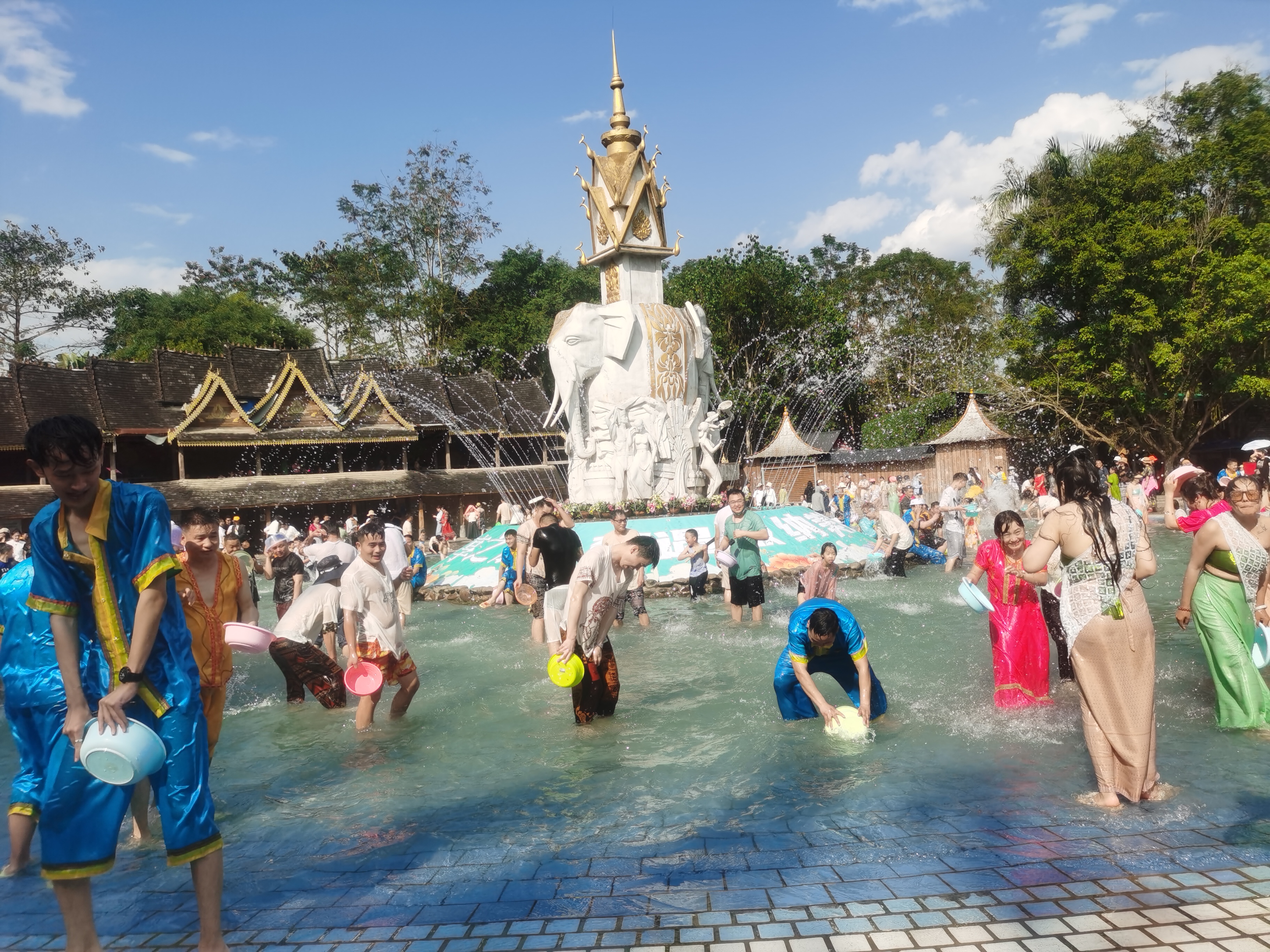 西双版纳旅游全攻略傣族园泼水节,西双版纳傣族园泼水节高清图片