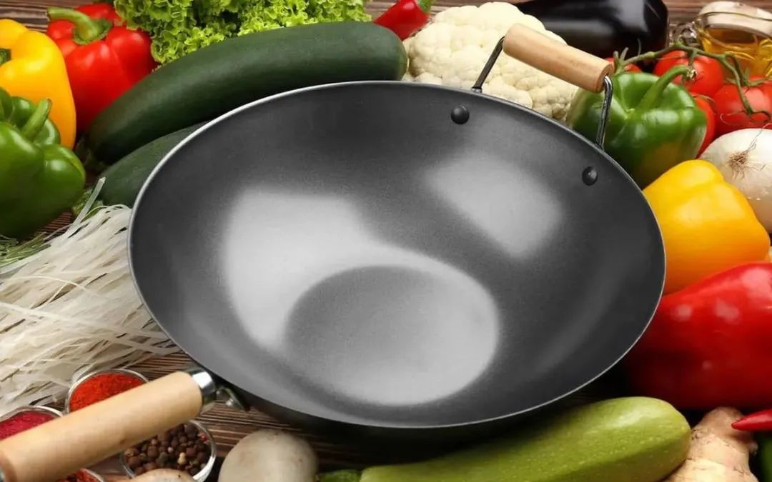 新买的铸铁锅千万别直接用,生铁铁锅如何开锅才不生锈不粘锅