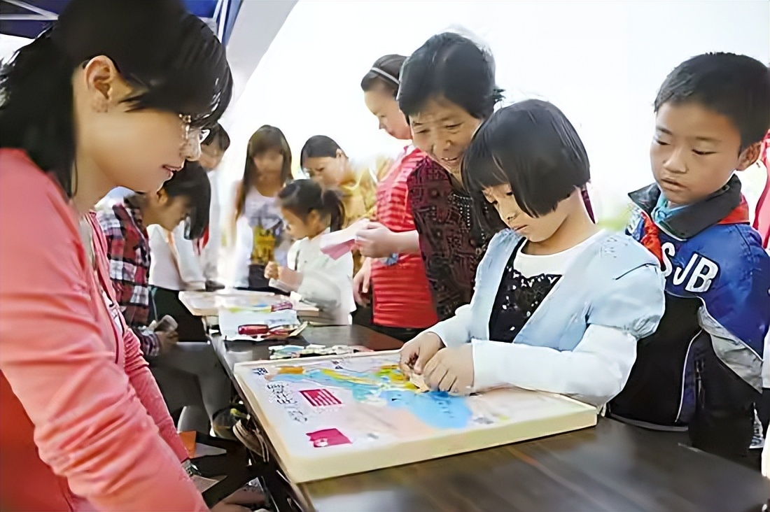 小孩玩拼图有什么好处,拼图可以锻炼孩子什么好处