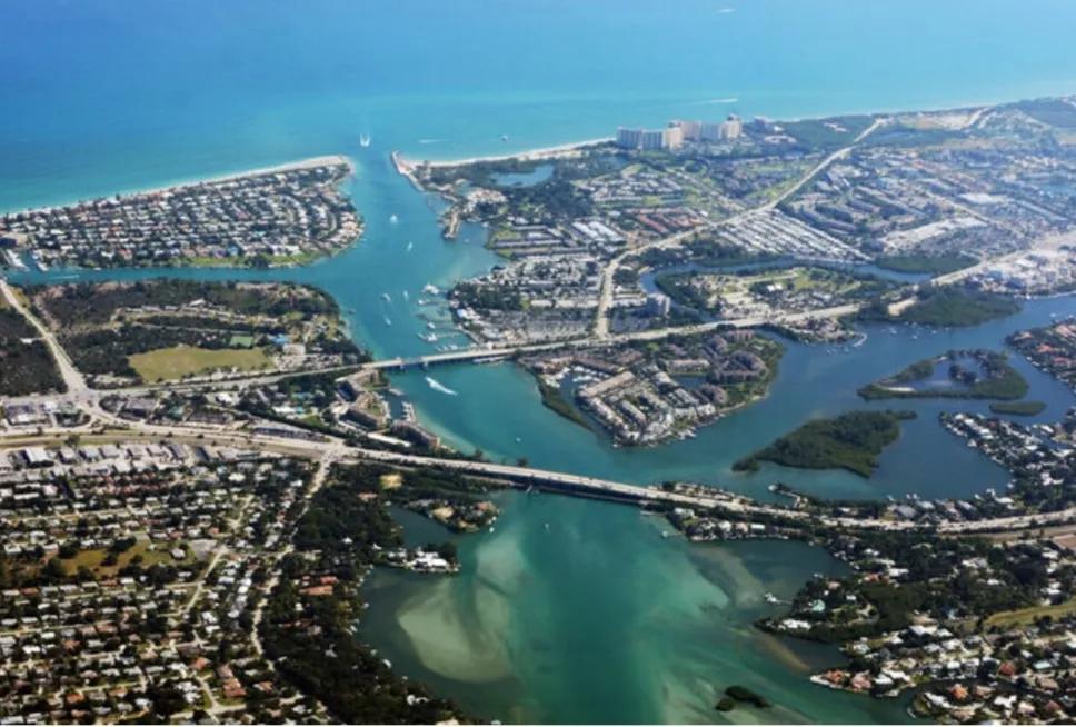 美国佛州出台“*华反**法案”中国公民被禁止购置房产，背后有何目的