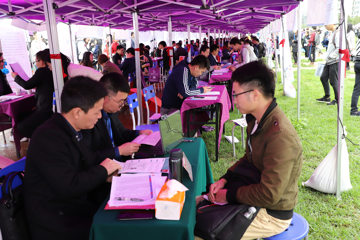 外出打工一定要注意这四个地方,外出打工记住四件事谨防上当受骗