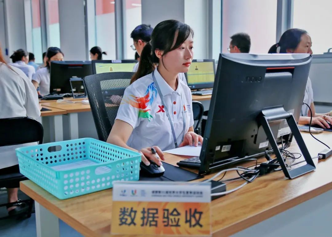 高科技+艺术美！首张“大运身份证”发放