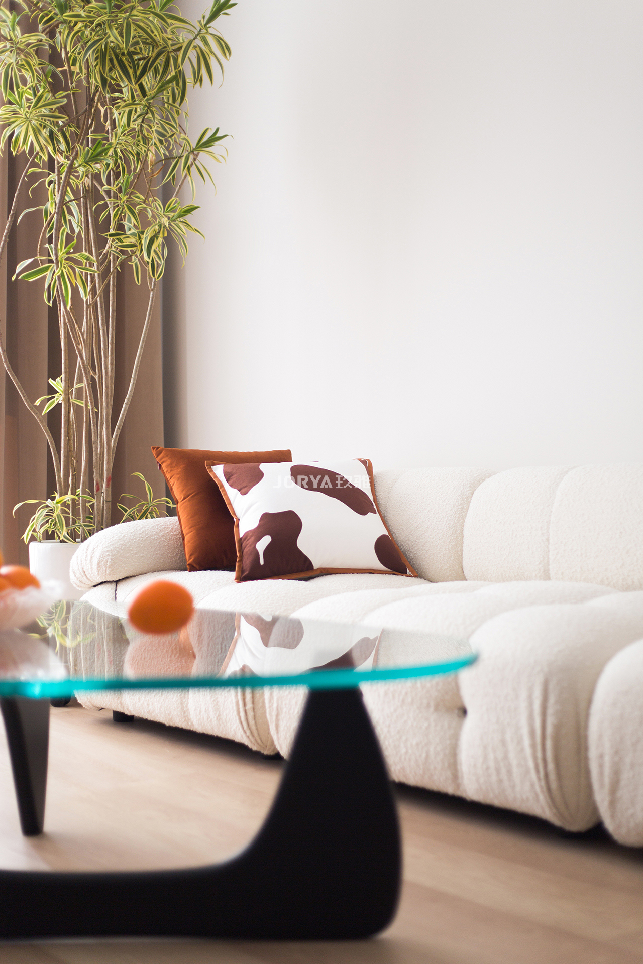 斜坡造型吊顶,斜坡屋顶木板吊顶