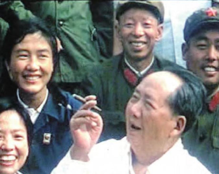 *先念李**抽雪茄，毛主席看了半天：有这么好的烟，怎么不早点拿出来