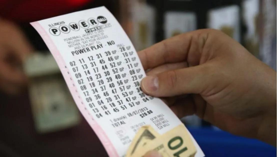 美国老人发现彩票漏洞的电影,美国16亿彩票中奖的背后故事
