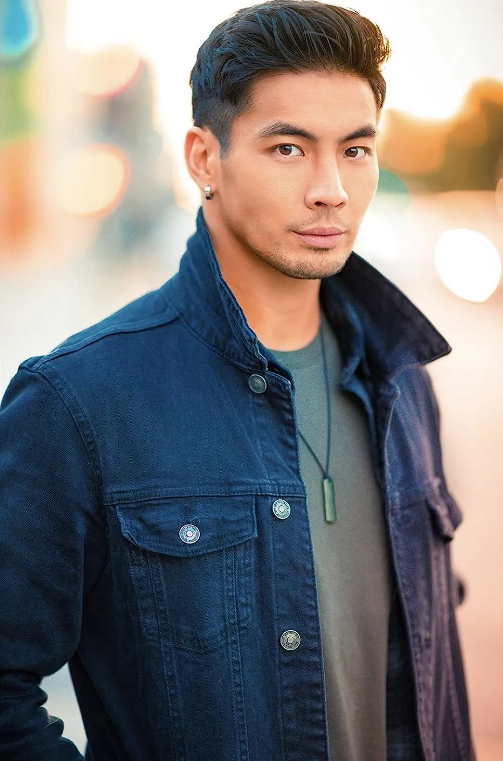 亚裔男星曾做人肉沙包，在好莱坞熬了十年终于出头！