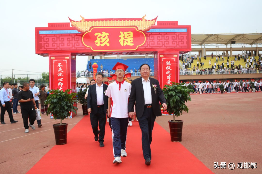 以爱之名育心成长主题活动,成人礼仪式学校举办