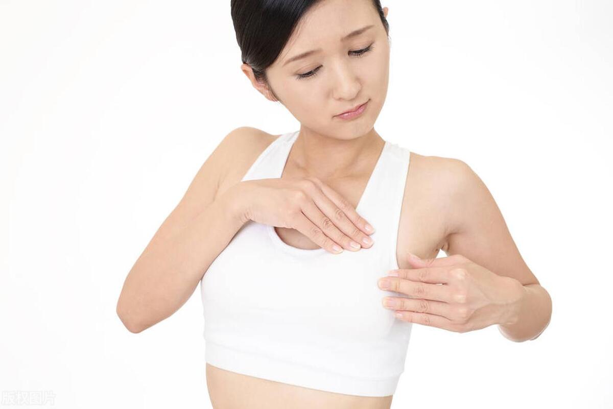 女友胸部有硬块,女朋友胸部有两个硬块并疼痛