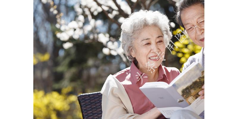 “姐，妈住院了，给5万”“你啥时候换妈了？我陪我妈逛街呢”