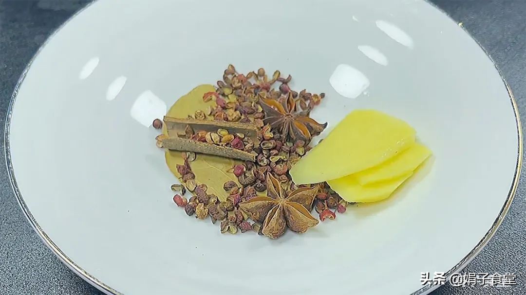 腌制咸鸭蛋最简单正确的做法,把咸鸭蛋腌制成流油咸鸭蛋的方法