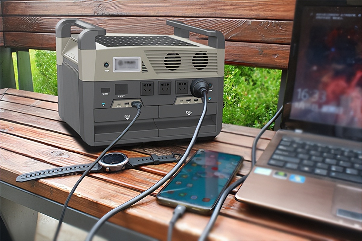 户外移动电源正确使用方法,正浩户外电源行车充电多久充满