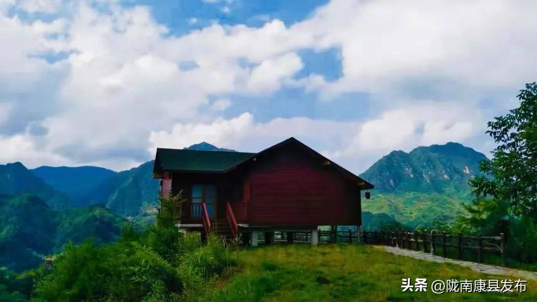 浜斾竴搴峰吇鏃呮父,浜斾竴搴峰吇搴﹀亣鏀荤暐