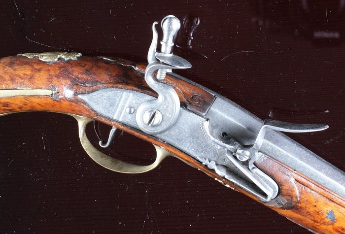 燧发枪装备欧洲三百年,16世纪老式燧发枪