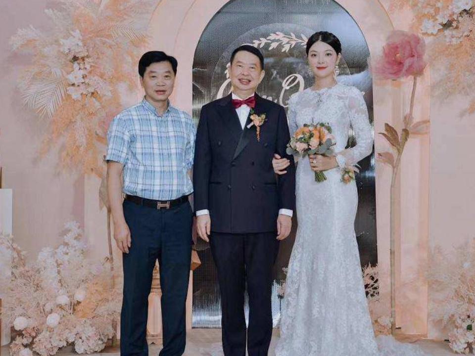 中国最大金矿老总娶小25岁女孩,中国最大金矿董事长迎娶33岁妻子