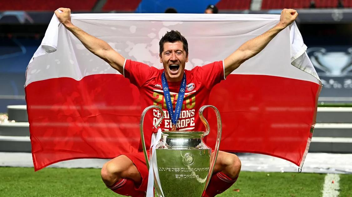 两位锋霸的故事，一个还在场上驰骋，一个坐在了教练席