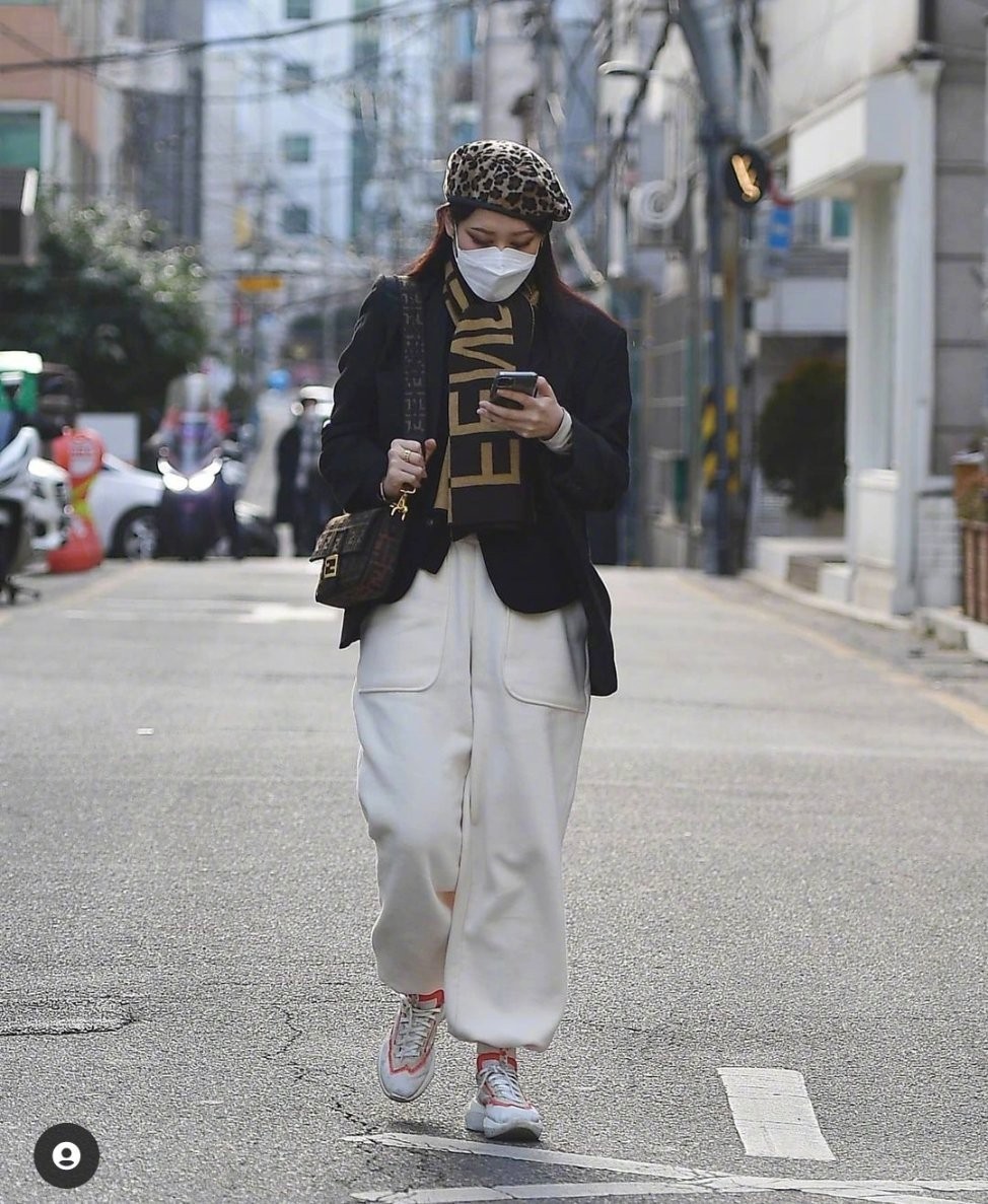 韩国冬天不露腿穿搭,韩国女生冬天穿光腿神器吗