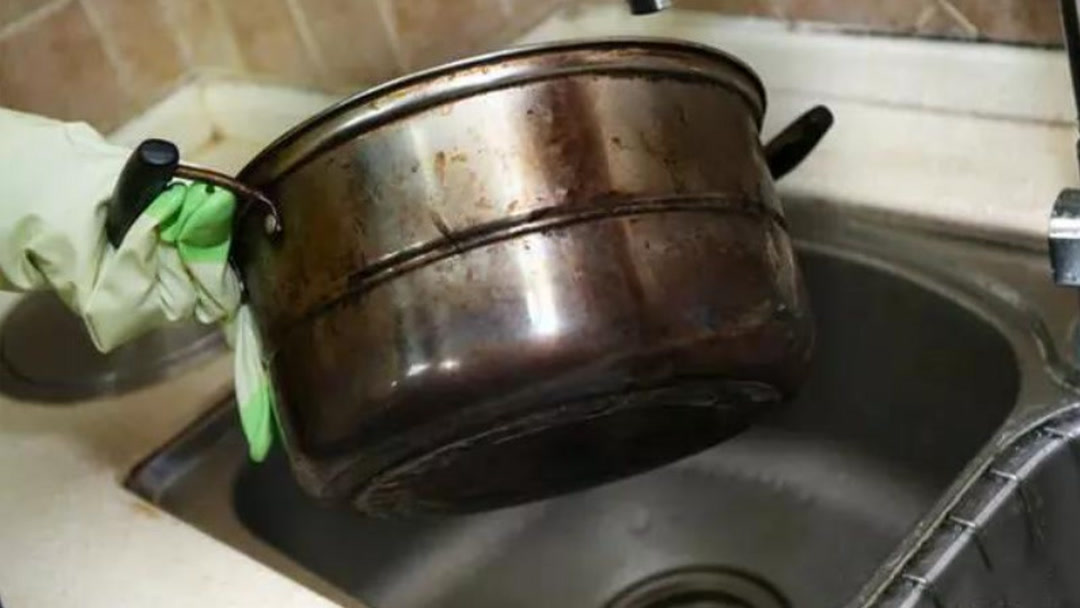 不锈钢锅烧糊了锅底怎么去黑如新,不粘锅锅底烧了发黄如何处理