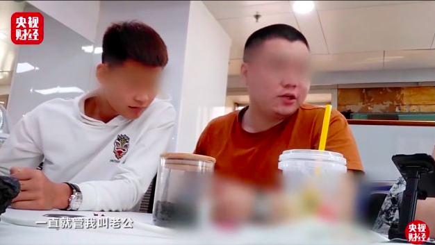 女主播背后竟是个抠脚大汉,美女主播竟是一群抠脚大汉