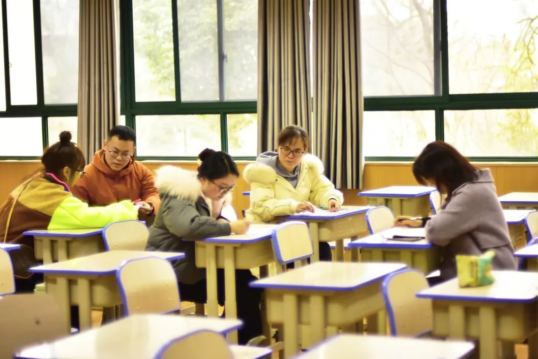 连打胜仗，学生3000+。努力的老师，是成都绵实外走进家长的秘诀