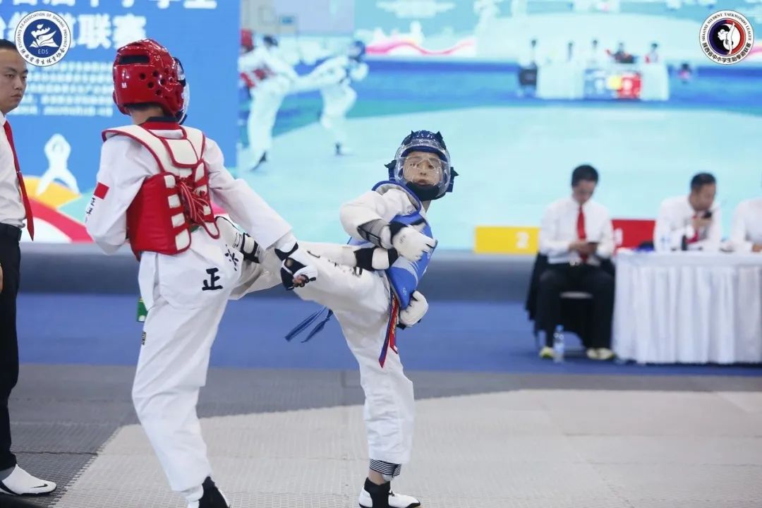 跆拳道小孩夺冠喜报,跆拳道馆比赛获奖喜报模板