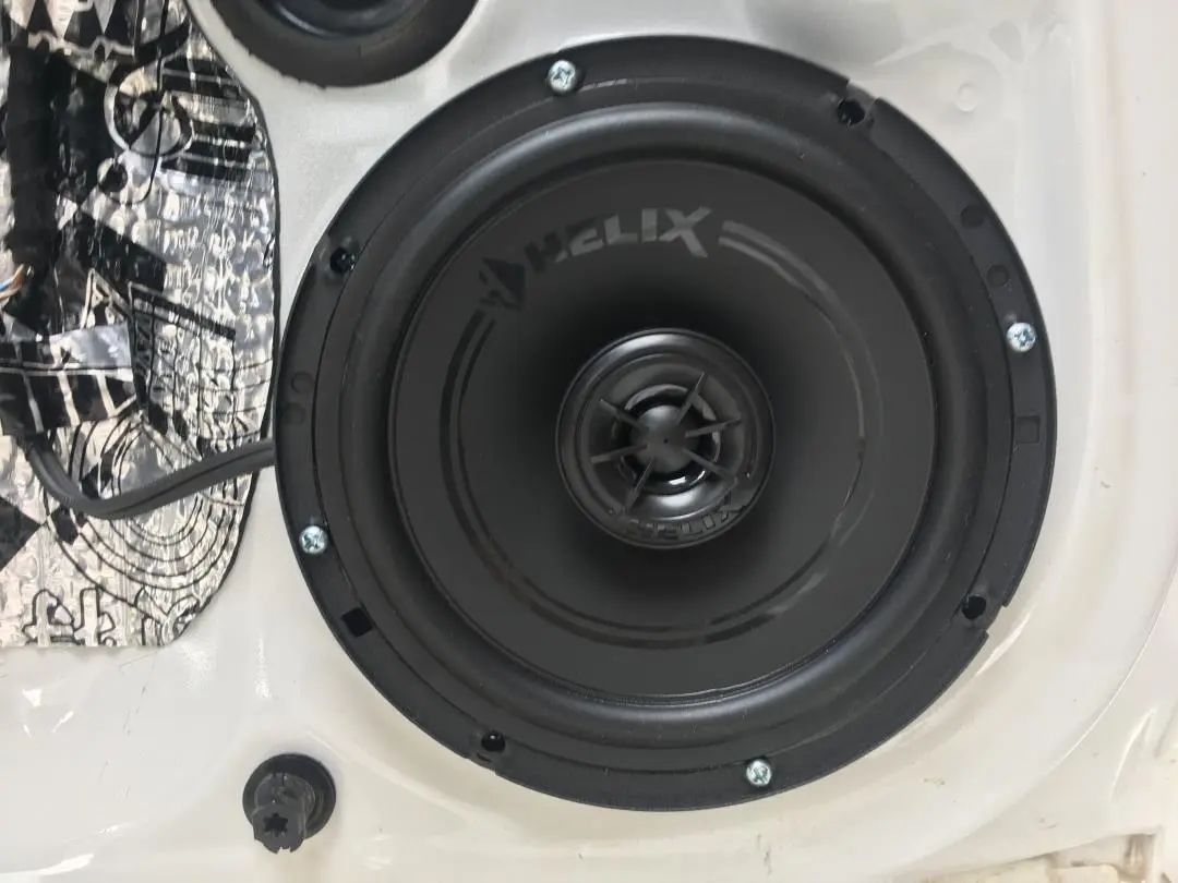 新款桑塔纳四门隔音喇叭升级,大众桑塔纳蜗牛喇叭升级