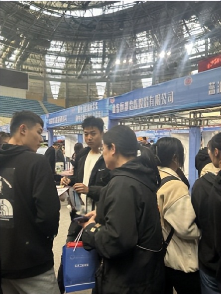 抢抓求职关键期跑出就业加速度,抢抓关键期护航就业