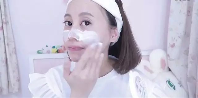 用了中药面膜后长痘痘是排毒吗,敷完面膜发现脸上长了一个痘